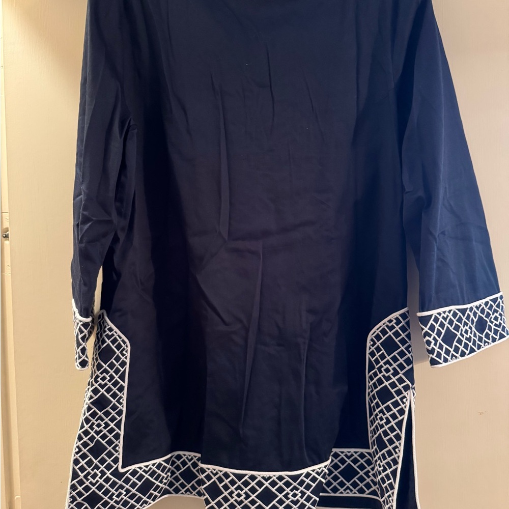 Elizabeth McKay size 10 navy top - Picture 3 of 3